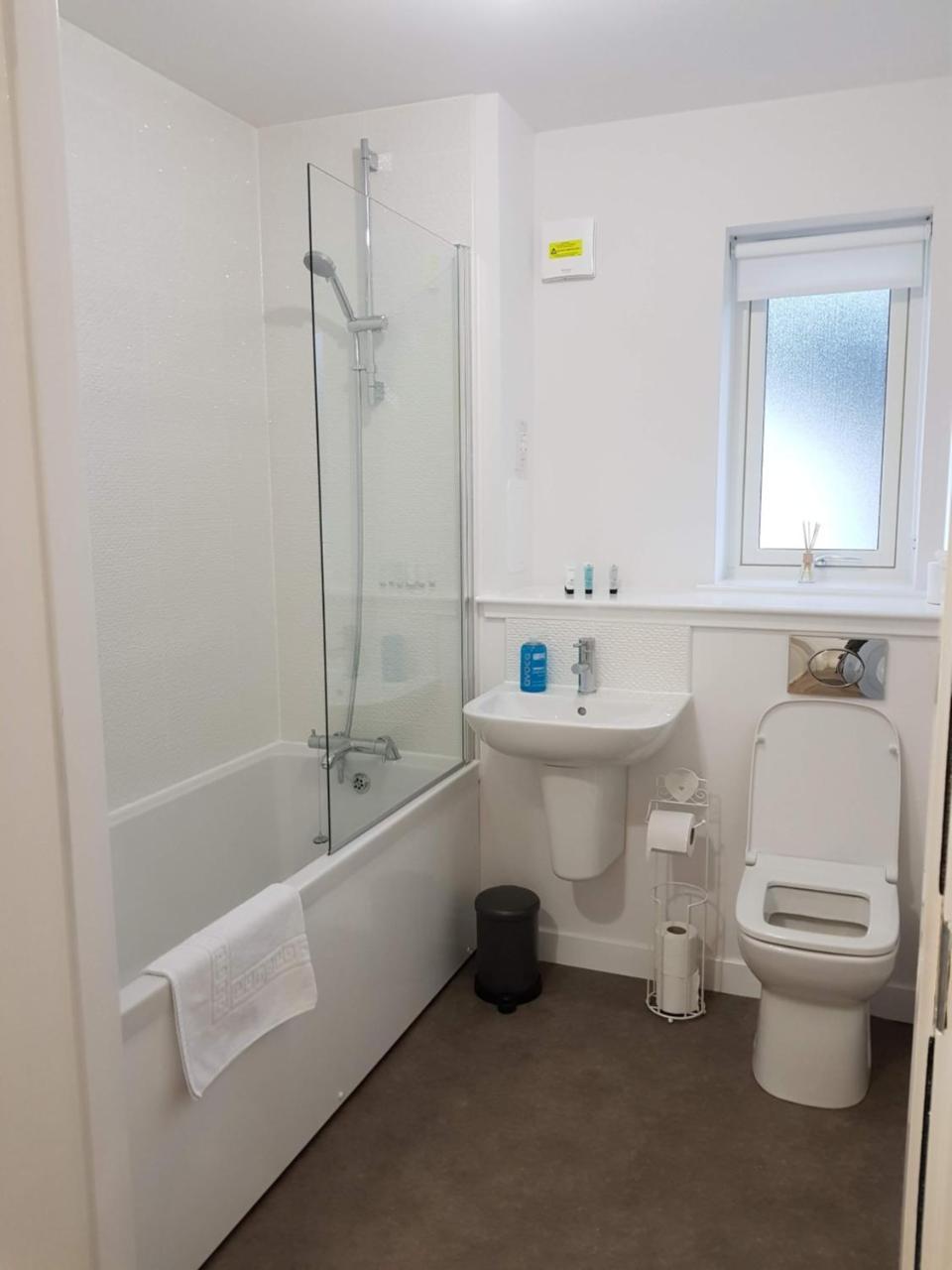 סטירלינג 1 Royal View Apartments מראה חיצוני תמונה
